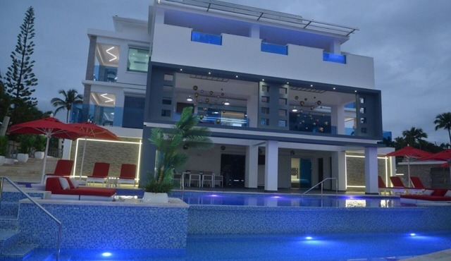 Luxury Villa*12rooms,comfort,pool & relax.10min from airport & beach.