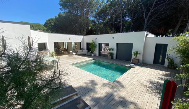 Luxury villa 160m2 heated pool 10 min from beaches