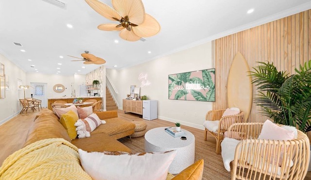 Luxury Villa, 2.5 Blocks from the Beach, Hot Tub, Outdoor Oasis, Mini Putt, Arcade games and so much more.