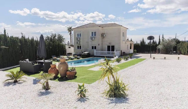 Luxury villa 20 min from Valencia