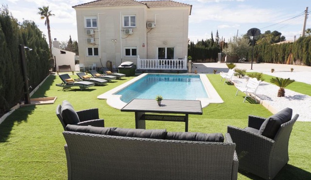 Luxury villa 20 minutes from Valencia