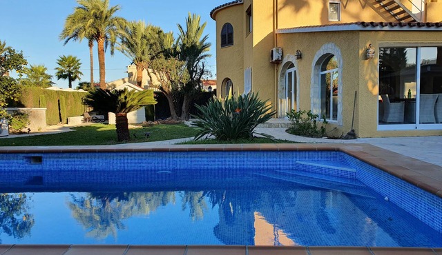 Luxury villa 200 m. on the beach pr.pool, 1250sqm garden, wellness, darts, table tennis