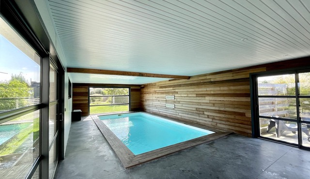 Luxury villa 220 m2, Beach and GR 5min walk, indoor pool