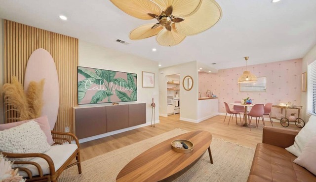 Luxury Villa 3 Blocks to Beach, Saltwater Pool, Outdoor Oasis, firepit, sunlounge's, mini putt and close to all the area has to offer.