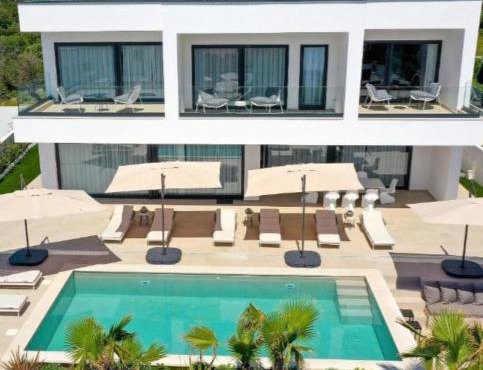 Luxury Villa 360 - private heated pool