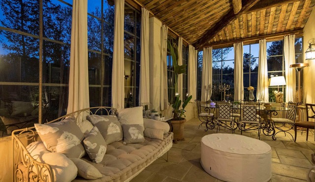 Luxury Villa 4 BEDROOMS 8 pax HEATED POOL /AC Walk to SHOPS