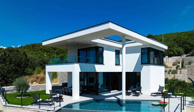 Luxury villa 45° with infinity pool