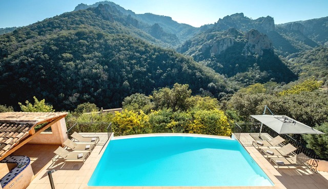 Luxury Villa 8w/Pool, Sea & Mountain Views