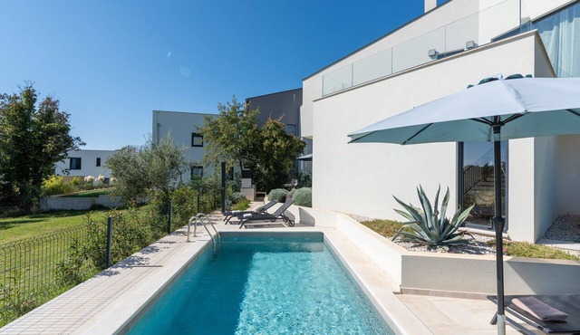 Luxury Villa Abstracta with Pool