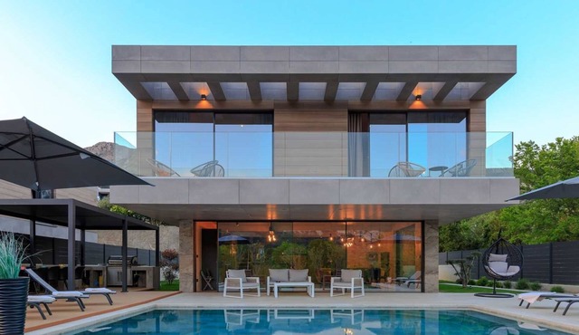 Luxury Villa Allure with heated pool, sauna, jacuzzi & gym