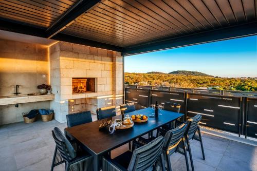 Luxury Villa AMore with Private Pool, Sea View, Billiards & Dalmatian Tavern