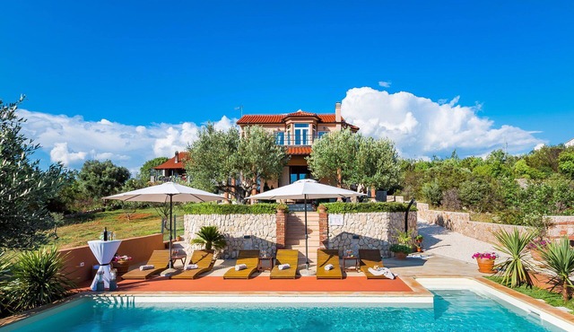 Luxury Villa Antoneta with Swimming Pool