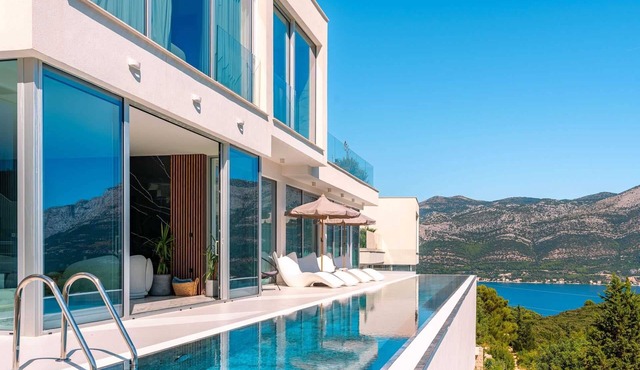 Luxury Villa Aqua Vista with Pool I