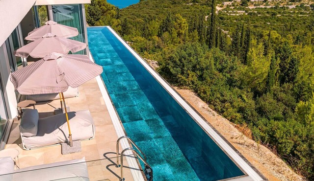Luxury Villa Aqua Vista with Pool II