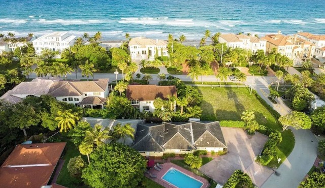 Luxury villa at beach with private patio/pool