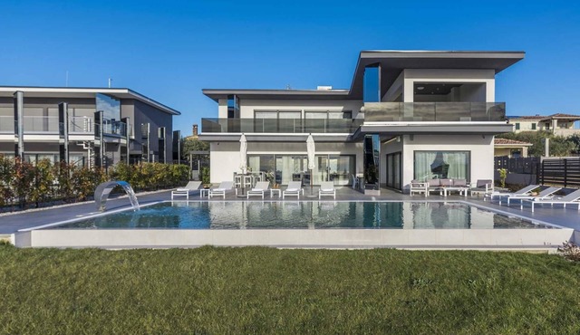 Luxury Villa Aurum with Pool