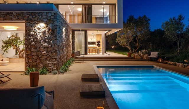Luxury Villa Authentic heated pool 56m2 sea view sauna jacuzzi bbq family