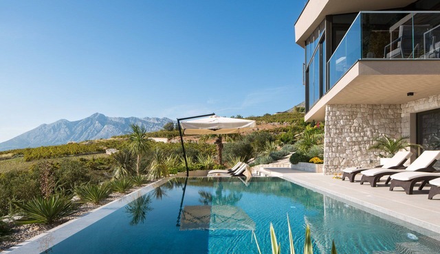 Luxury Villa Bevel with Pool