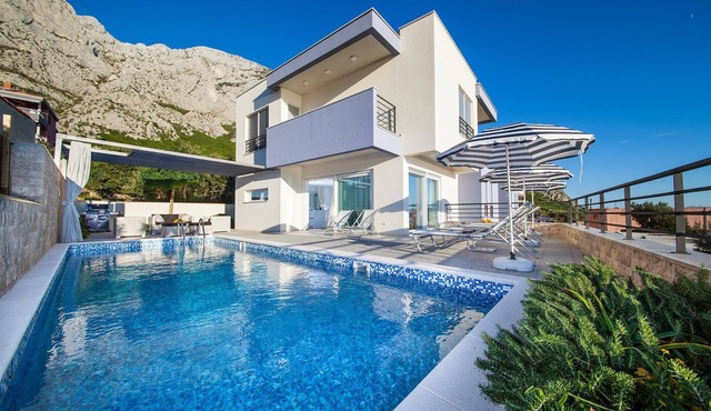 Luxury Villa Blue Silk with Heated Pool