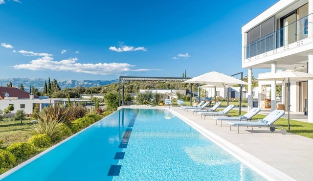 Luxury Villa Bracchia Magic Retreat II with Pool