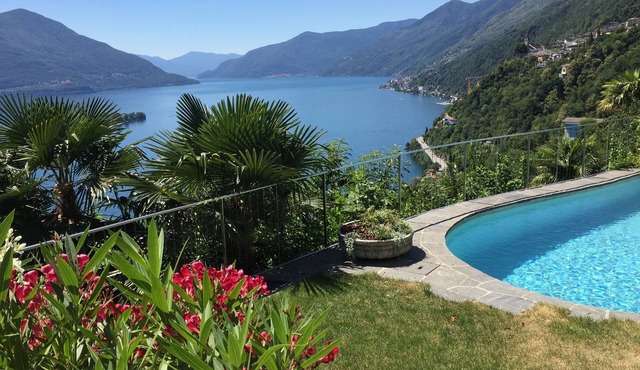 Luxury villa, panoramic view of Lake Maggiore, heated large pool, 2 PP