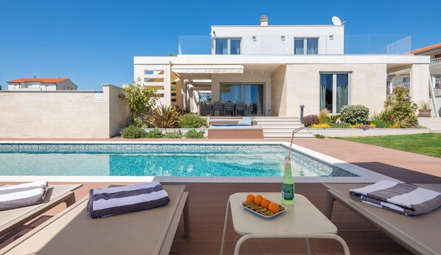 Luxury Villa Cinderella with Swimming Pool