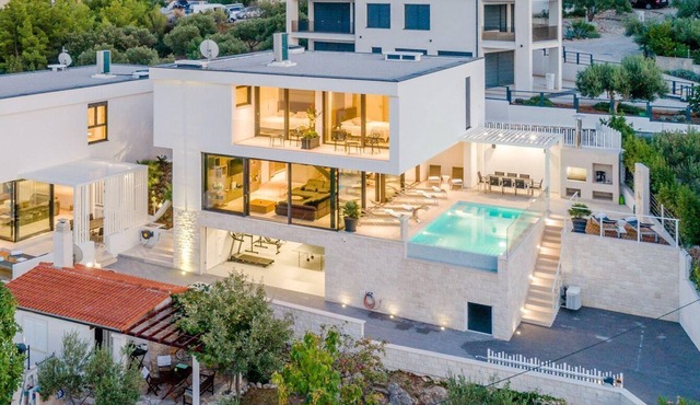 Luxury Villa Complex Pax & Vitae with heated infinity pools, 16 sleeps