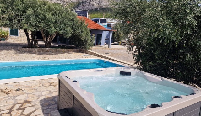 Luxury villa complex Pendolino with heated pool and jacuzzi
