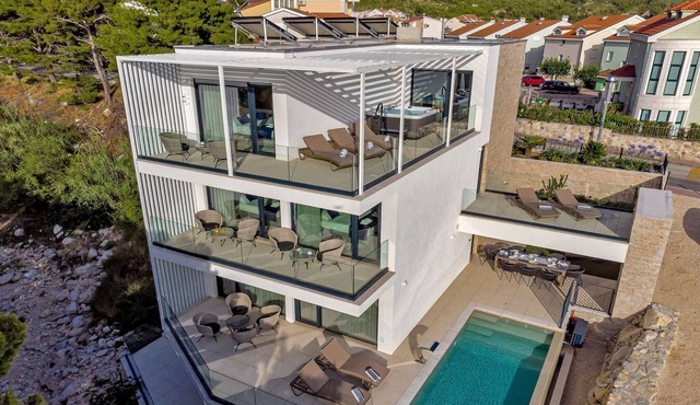 Luxury Villa Delight II – Promajna, Heated Pool
