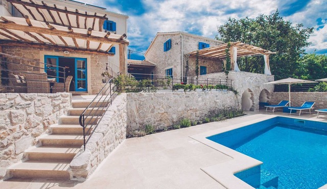 Luxury Villa DELUXE with pool and sauna