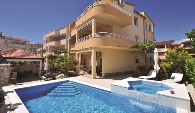 Luxury Villa DG - ideal for 16 persons with private pool