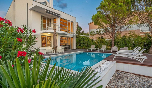 Luxury Villa Duchess with Pool
