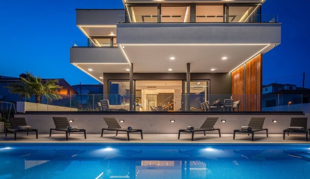 Luxury Villa Ecxellence with a pool, panoramic view, quiet area, family, stylish