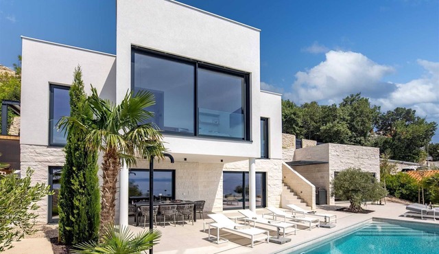 Luxury Villa Elvaya with Pool