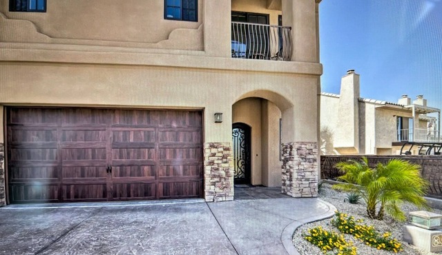 Luxury Villa! Emerald Golf Course, Pets! Views!