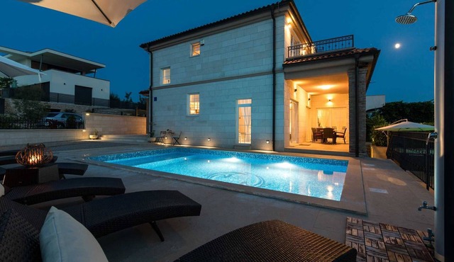 Luxury Villa EMMA with private pool, jacuzzi and sauna