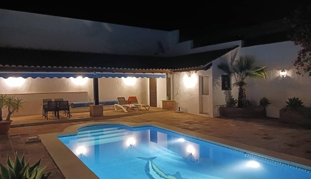 Luxury villa @ Alhaurin Golf nr Mijas, pvt heated pool, wifi, aircon, fab views