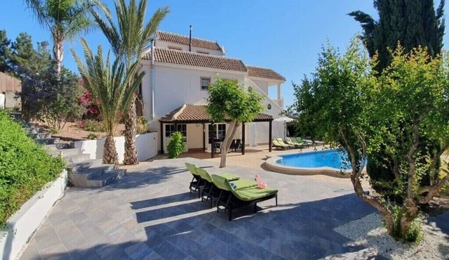 Luxury Villa 5 Stars With 6 Bedrooms, 4 Bathrooms and Private Pool