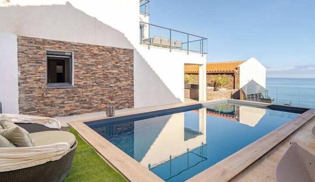 Luxury villa facing the sea: swimming pool and Spa and elevator. Kayak paddle.