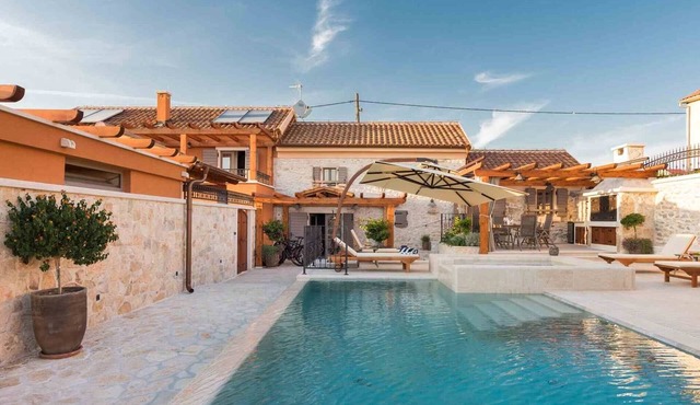 Luxury Villa Finessa Skradin 2 with Heated Pool