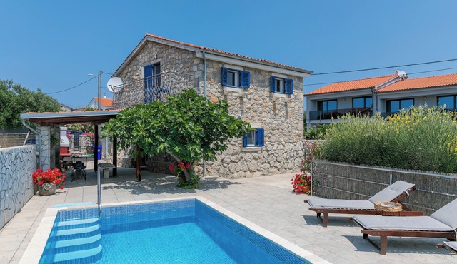 Luxury villa for 4-5 people - 2 bedrooms - 2 bathrooms - pool