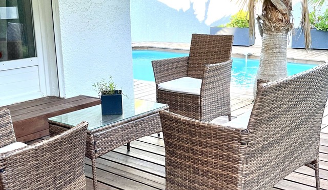 Luxury villa for 6/8 people/pool & air-conditioned living room/25min from beaches & Montpellier