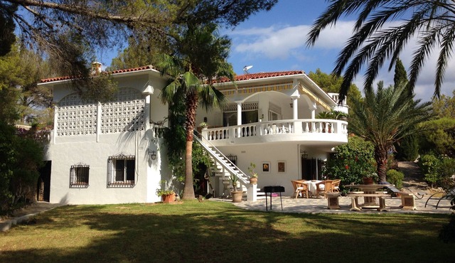 Luxury villa for 6/8 people.