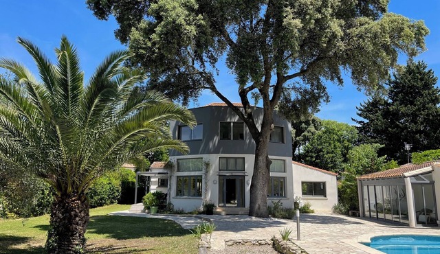 Luxury villa for 8 people with 10x5 saltwater swimming pool and gym