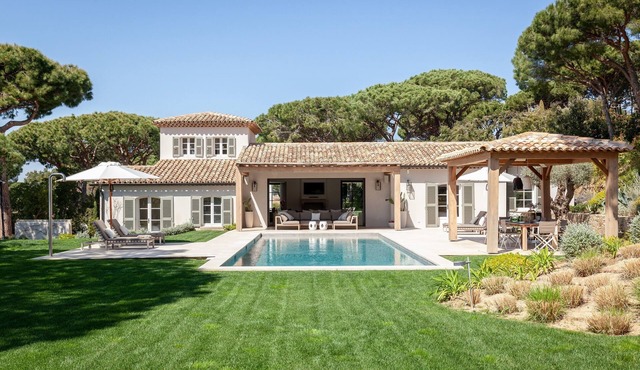 Luxury villa for rent in Les Parcs de Saint Tropez
