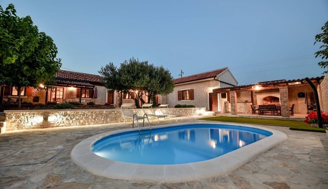 Luxury Villa Foxy Residence with private pool, jacuzzi and sauna