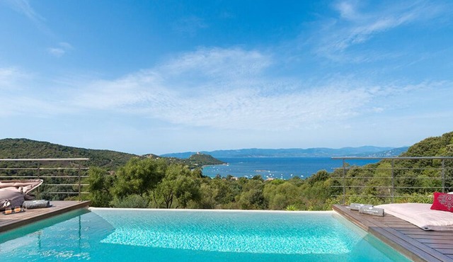 Luxury villa with air-conditioning and infinity pool-breathtaking sea view