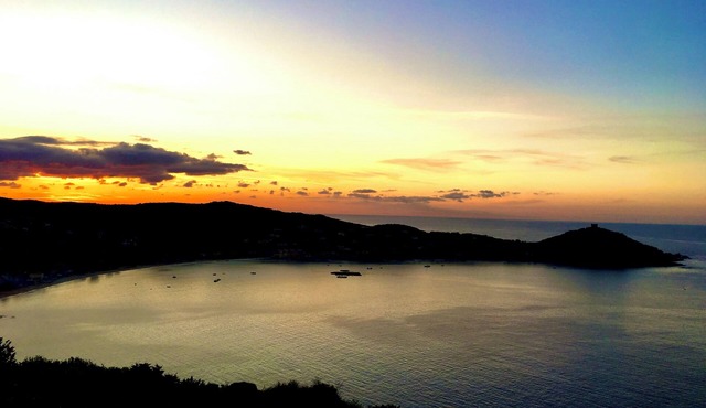 Luxury villa, pool, outbuilding and unobstructed sea view in Campomoro