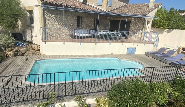 Luxury villa for eight with pool, air conditioning and amazing views!