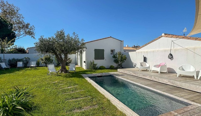 Luxury villa with swimming pool for 8 people